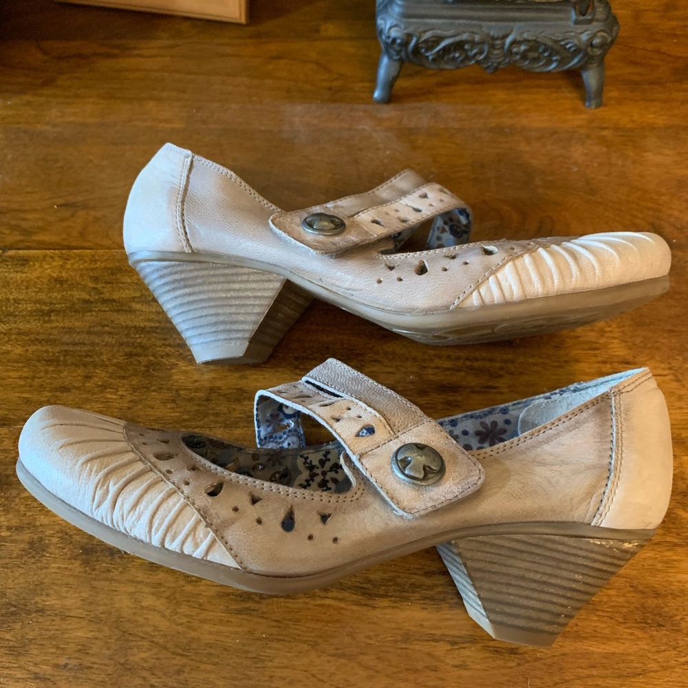 EUC MJUS shoes